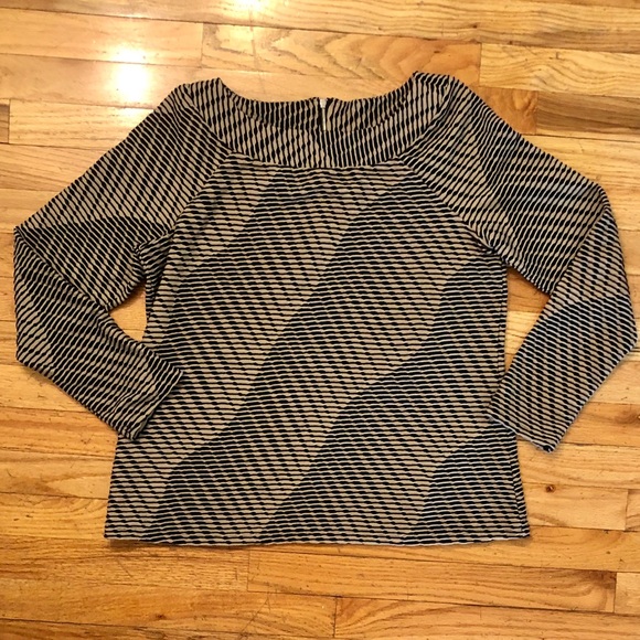 Dana Buchman tan & black long sleeve patterned top, large - Picture 2 of 7